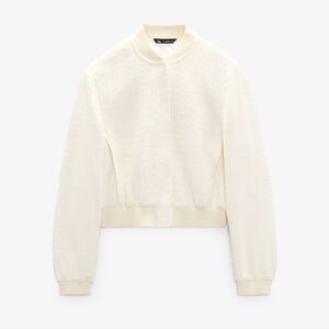 Cropped texture bomber